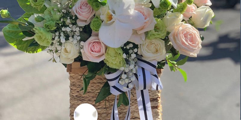 Giỏ hoa tường lan ấn tượng