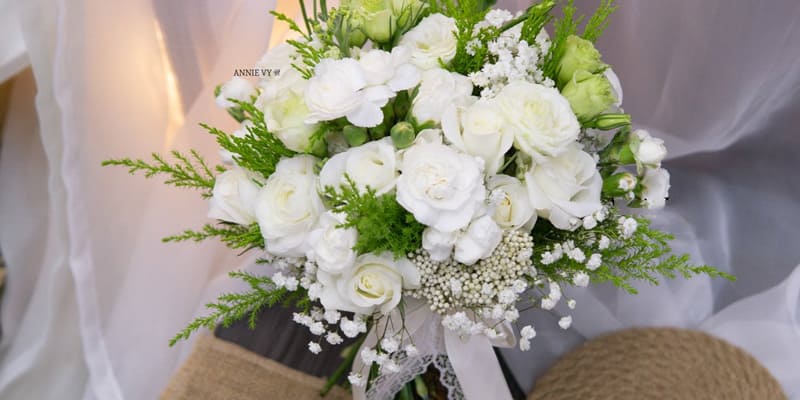 Hoa cát tường cưới cầm tay ấn tượng